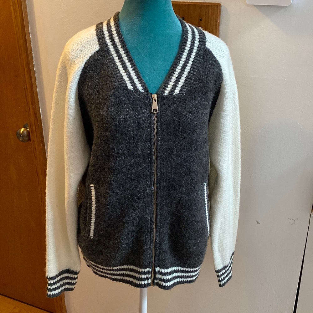 Beautiful warm jacket✨size L, Suitable for all styles ✨70% Acrylic and 30%Wool✨ - Picture 2 of 6